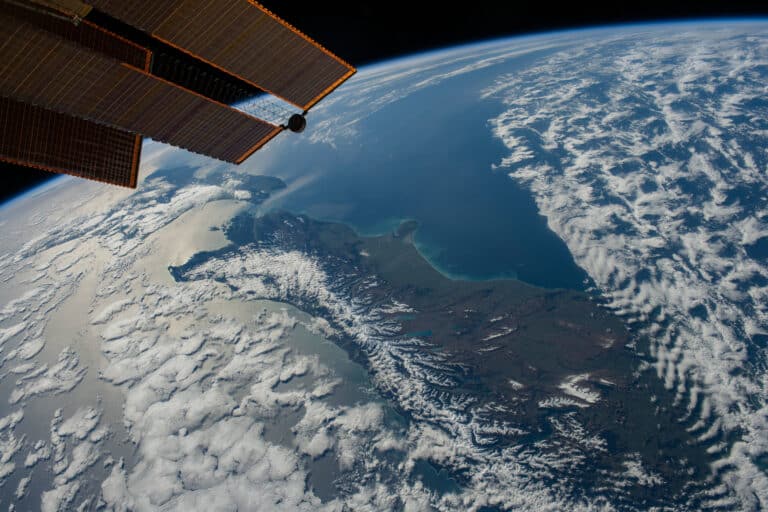 NASA 3502413 - New Zealand and its snow-capped Southern Alps mountain range